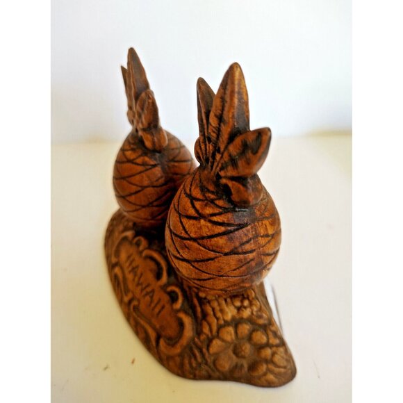 Treasure Craft Souvenir Pineapples Salt and Pepper Shaker Set - Picture 2 of 10